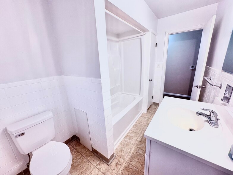 Bathroom - 3129 Hassler St