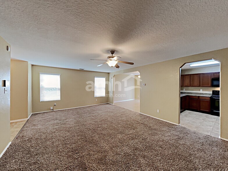 Building Photo - 9247 Pacific Maple