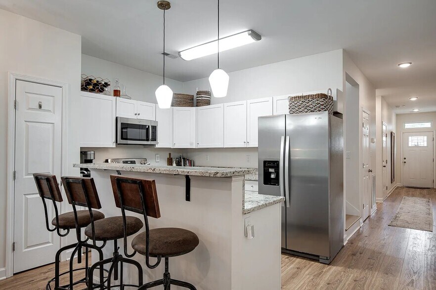 Building Photo - 2426 24th Ave N