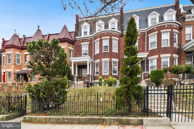 Building Photo - 1118 Girard St NW
