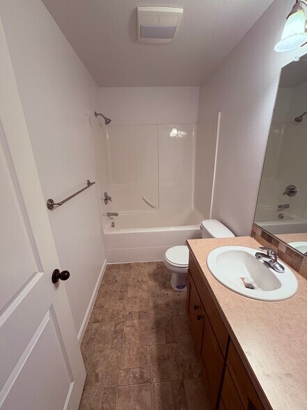 upstairs bathroom - 2066 NW Yohn Ranch Drive