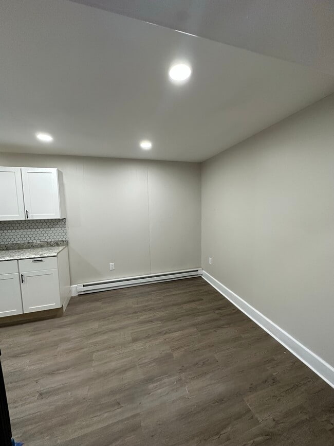 Building Photo - 1211 Pittston Ave