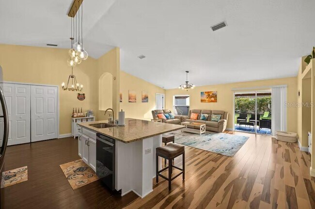 Building Photo - 3 Ryecroft Ln