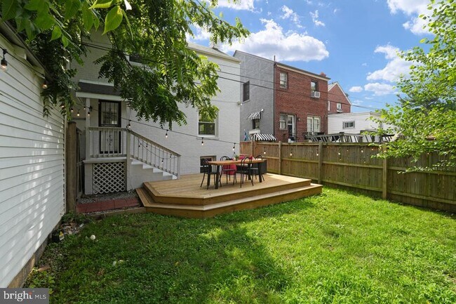 Building Photo - 5522 Blair Rd NE