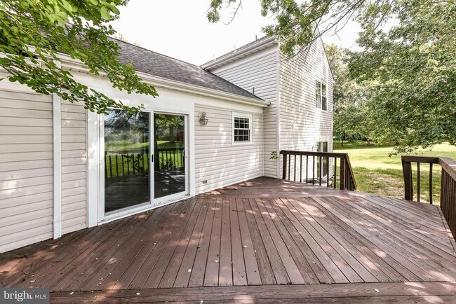 Building Photo - 10135 Forest Hill Cir