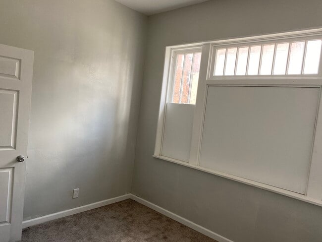 Building Photo - 907 Chartiers Ave