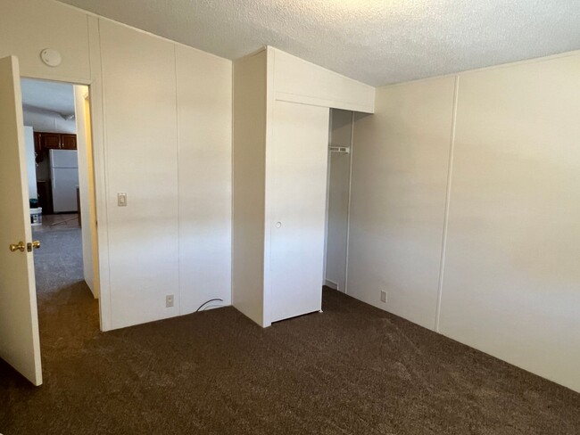 Building Photo - 3 bedroom 2 bath in Hamilton City with fru...