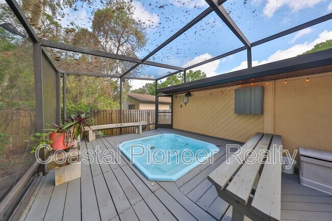 Building Photo - 817 Bannockburn Ave