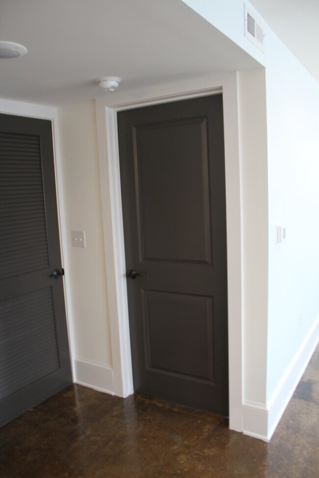 Building Photo - School