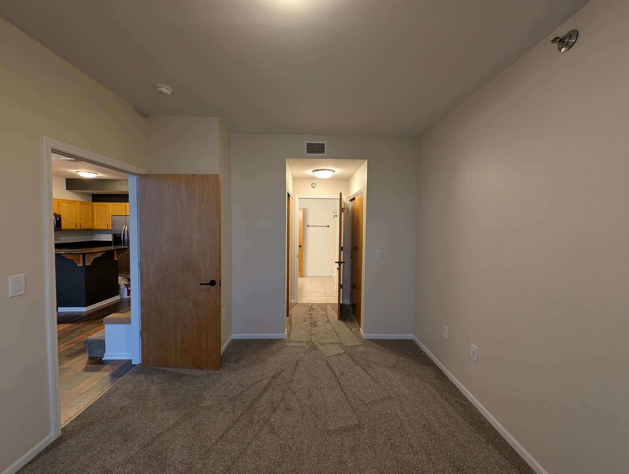 Building Photo - 2121 S Kinnickinnic Ave