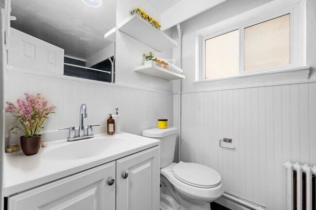 Interior Photo - Mayfair - Remodeled Units - Must See! ***