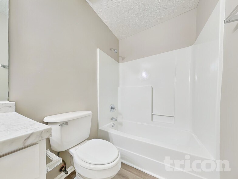 Building Photo - 11906 Fairway Overlook