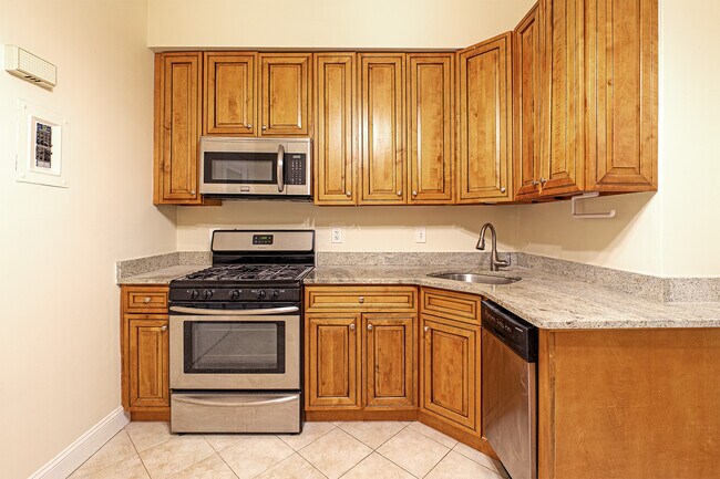 Kitchen - 1823 Riggs Pl NW