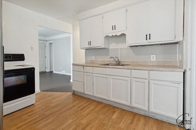 Building Photo - $1,250/month - 2 bedroom 1 bath