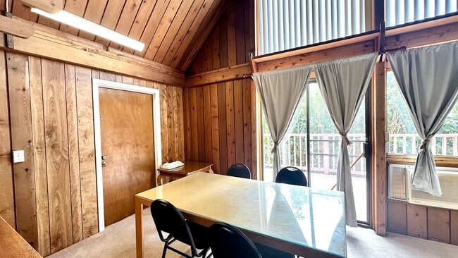 Building Photo - Available Now - Highly Desired 2 Bedroom, ...