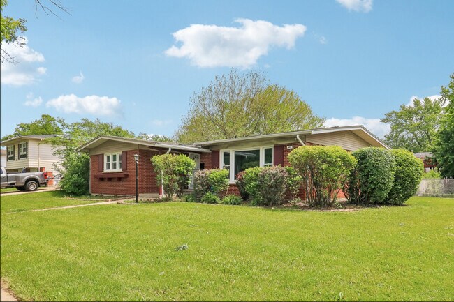 Building Photo - 840 W Arquilla Dr