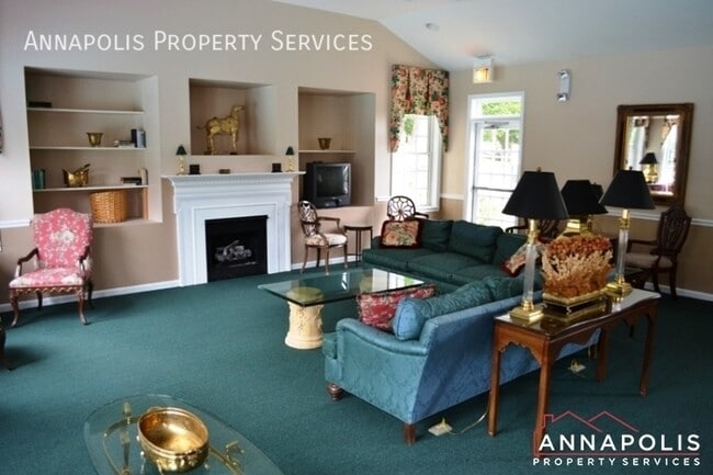 Building Photo - 544 Francis Nicholson Way