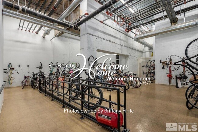 Building Photo - 255 N Sierra St
