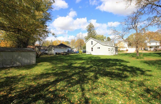 Building Photo - 3- Bedroom Home in Quiet Sparta Neighborhood
