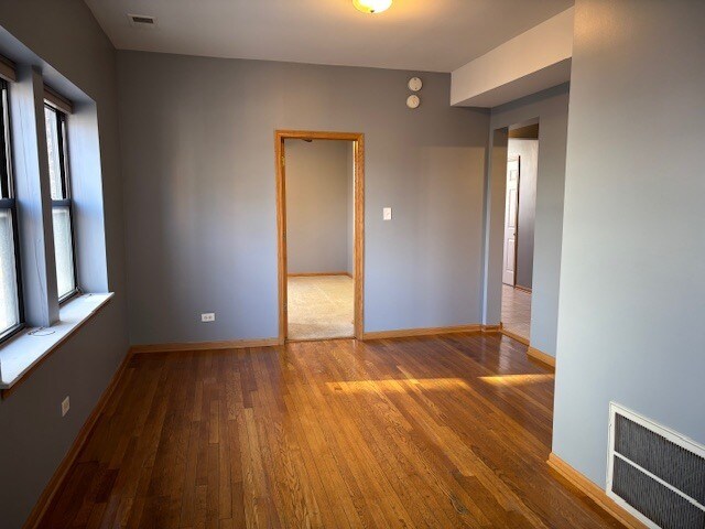 Building Photo - 45 N Paulina St