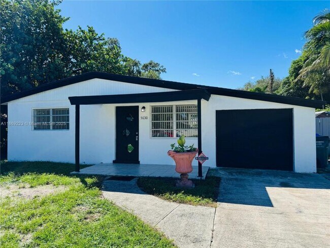 Primary Photo - 3 bedroom in Hollywood FL 33021
