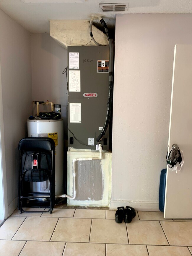 Laundry & AC Unit - 4134 12th Ave S