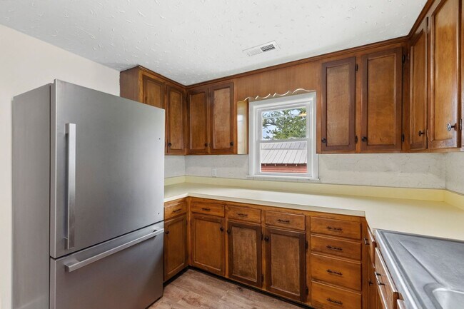 Building Photo - 1457 Caledon Rd
