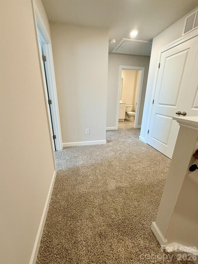 Building Photo - 1719 Braemar Vlg Dr