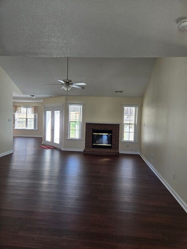Building Photo - Charming 3-Bedroom Home in Hunters Creek – Pet Friendly & Great Amenities!