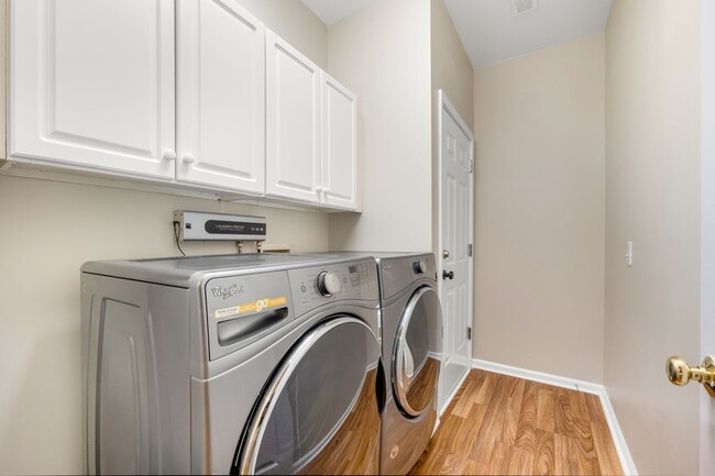 Building Photo - 9200 Brechin Dr