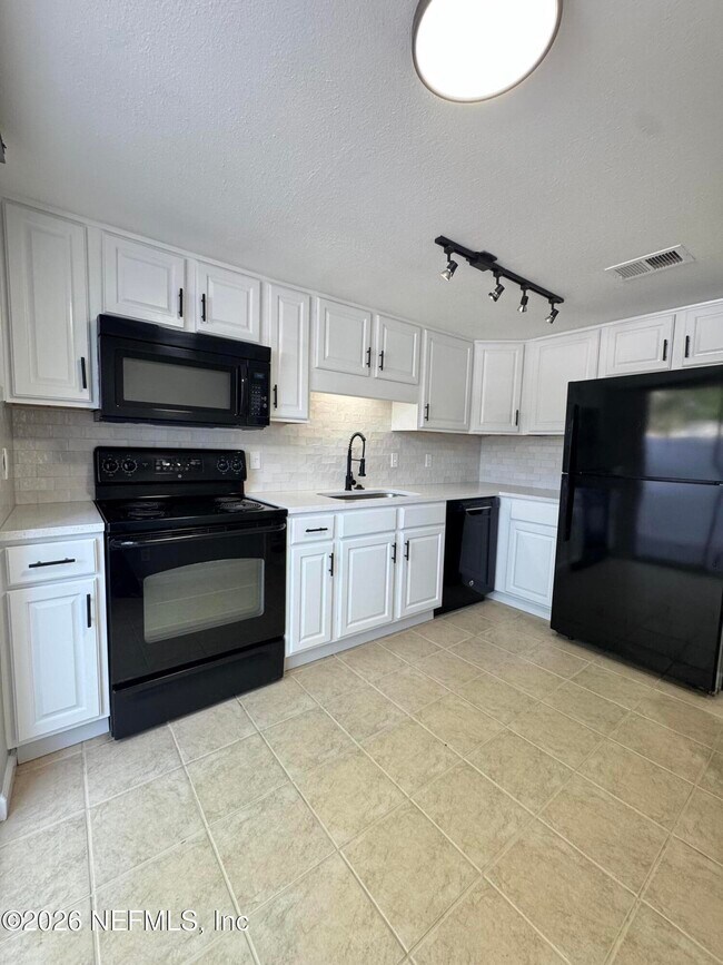 Building Photo - 8880 Old Kings Rd S