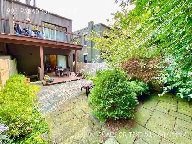 Building Photo - 993 Paradrome St