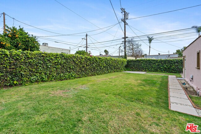 Building Photo - 1716 S Genesee Ave