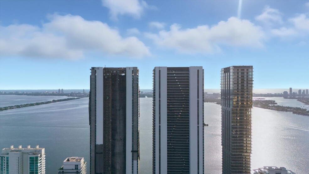 Building Photo - 700 NE 24th St