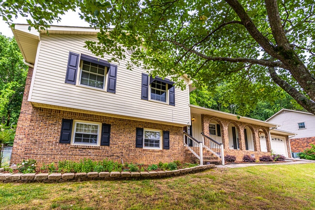 Building Photo - 10215 Melanie Dr SE