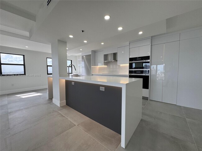 Building Photo - 1201 S Ocean Dr