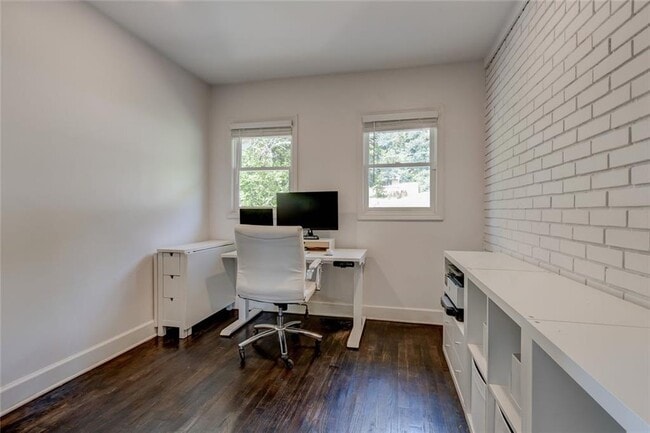 Building Photo - 1848 Winthrop Dr SE
