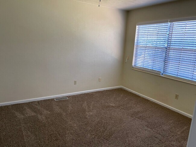 Building Photo - PORTLAND TOWNHOMES