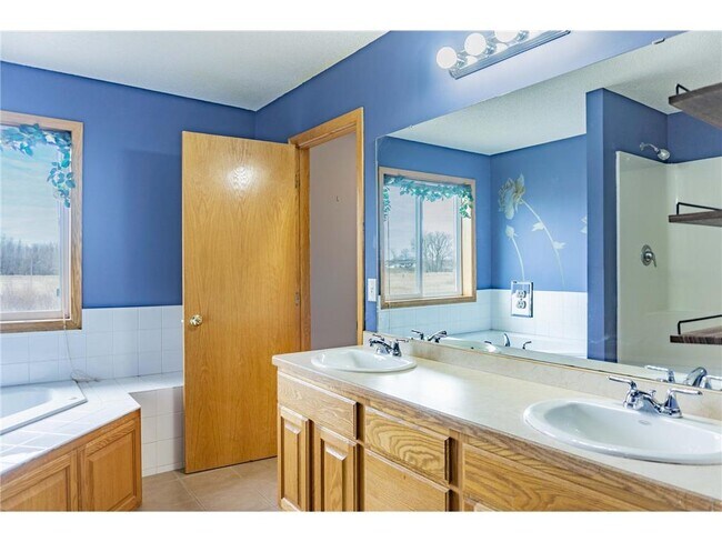 Building Photo - 211X Blake Ave