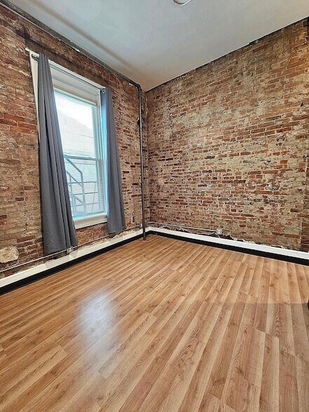 Building Photo - 4 N Park Pl