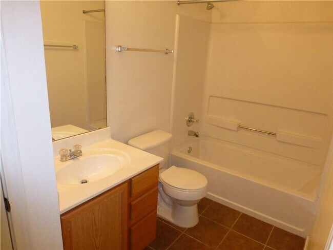 Building Photo - Beautiful Home on A Cul De Sac with Large Backyard