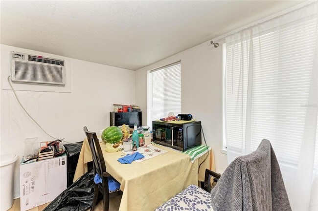 Building Photo - 1701 13th St W