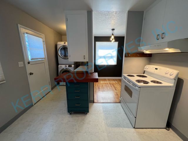 Building Photo - Charming 3-Bedroom Retreat in Vibrant Portland Neighborhood! SCREENING CHARGES TO BE REIMBURSED F...