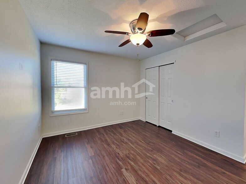 Building Photo - 2021 Belmont Dr