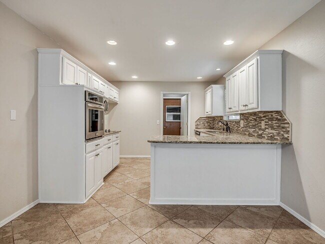 Building Photo - Updated 4-Bedroom Home with Spacious Layou...