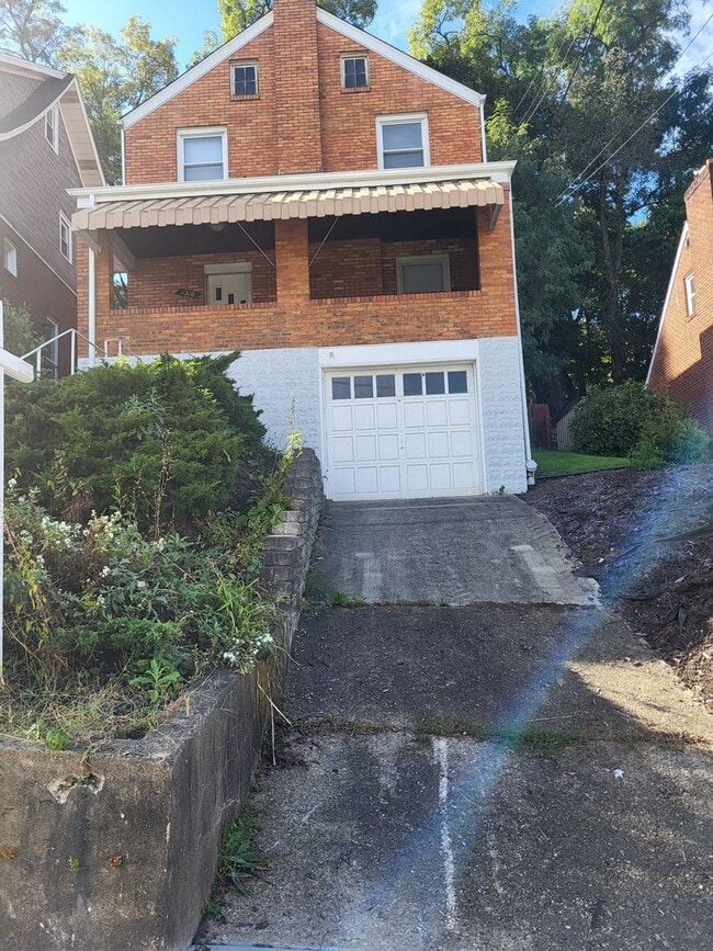 Primary Photo - Newly renovated 3 bedroom house in Brookli...