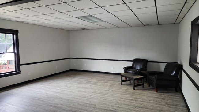 Building Photo - Commercial Space for Rent! Follow Your Ame...