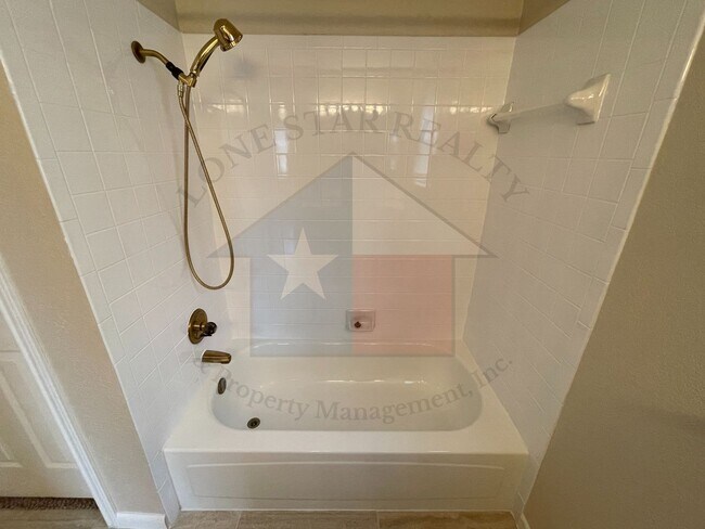 Building Photo - 1303 August Dr