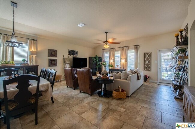 Building Photo - 5633 Briar Fld