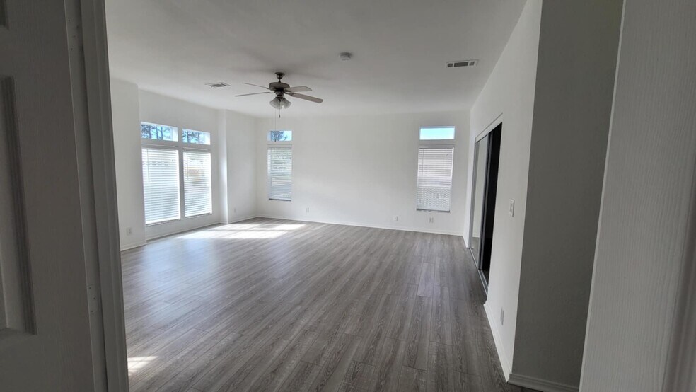 Building Photo - 2407 Pier Dr